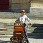 Gégé de Montmartre - orgue de Barbarie avec chant