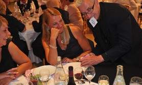 Magicien tricheur mentaliste, magie close up